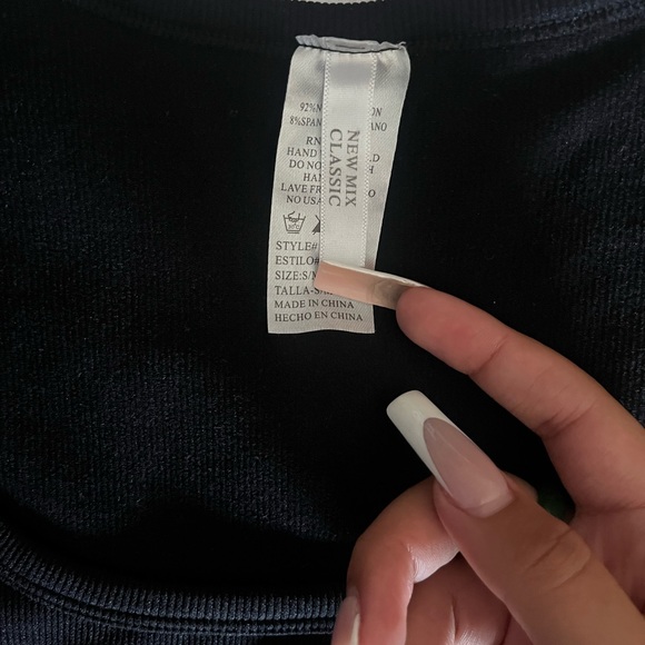 size small black form fitting cropped shirt - Picture 3 of 3